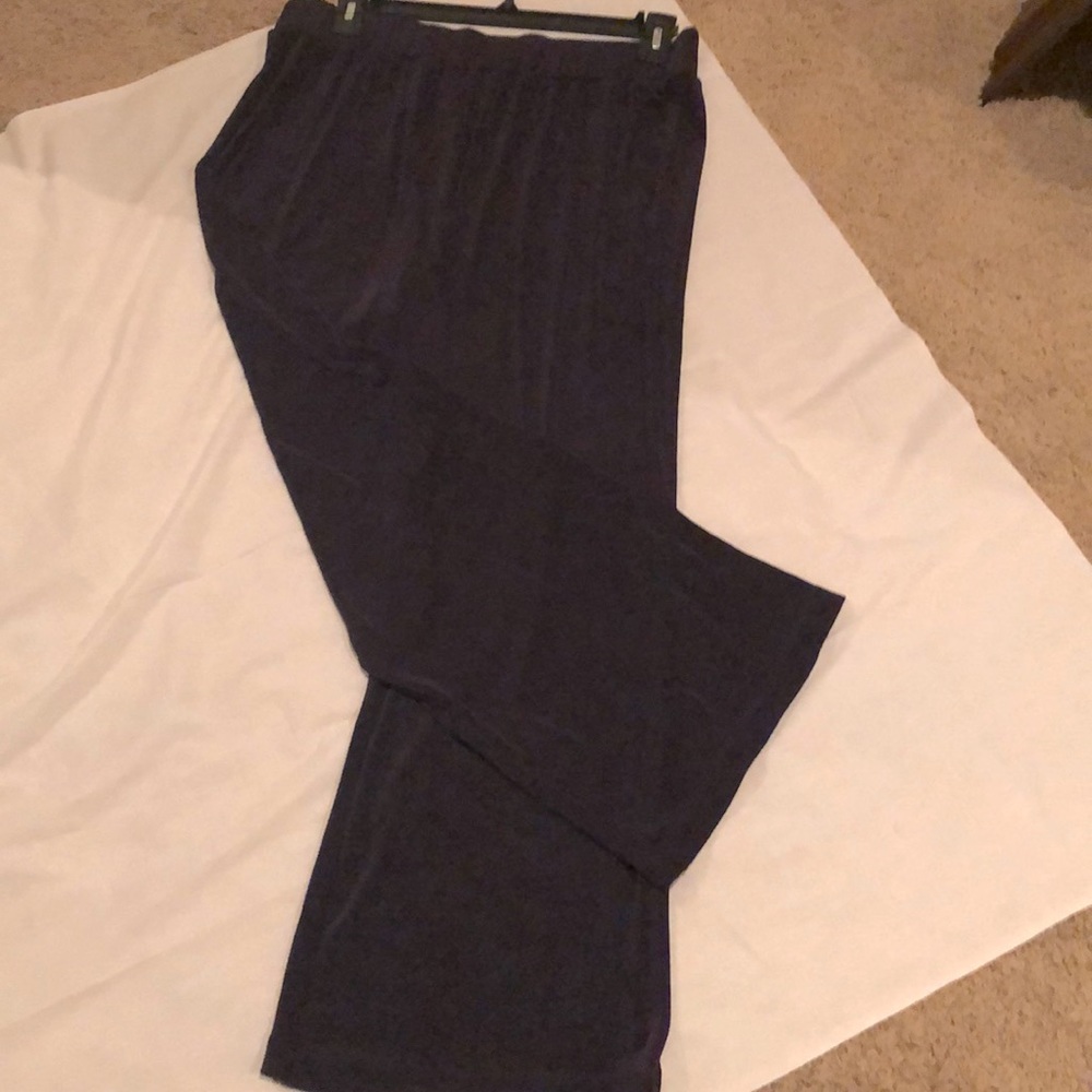 Chico’s Travelers Sz 3 knit pants. Sz 3 short NWT